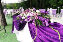 Декорация на младоженска маса в лилаво