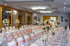 сватбена-украса-в-бяло-и-прасковено-1