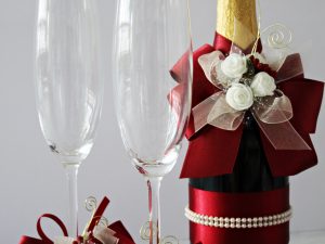 Украса за чаши и шампанско Букет Цена - 27.00 лв. Цената не включва чашите.