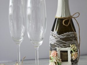 Украса за чаши и шампанско Рустик Цена - 28.00 лв. Цената не включва чашите.