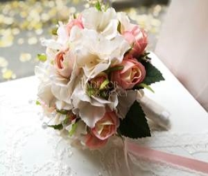 Цветни аранжировки и букети