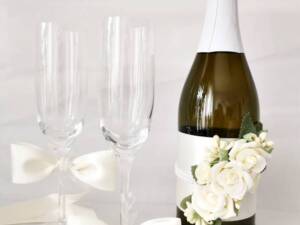 Сватбено шампанско и декорация за чаши Роуз - екрю