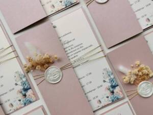 Покана Флоранс – пепел от рози. Покана за сватба с восъчен печат и сухи цветя. Покана Флоранс – пепел от рози. Покана за сватба с восъчен печат и сухи цветя.