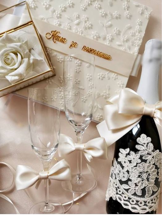 Авторски сватбени аксесоари и декорации за перфектната сватбаq кутии за поздравления, сватбено табло. Сватбени книги и албуми, украса за чаши и шампанско, ритуални свещи, подаръци за гости. Бутониери и гривни, специално изготвени номера на маси, плейс карти и много други. Изработени от Радекор.